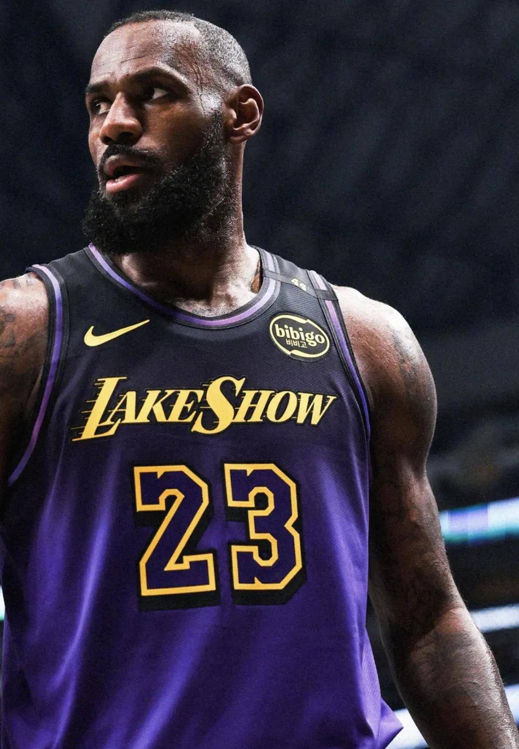 北雪平球迷向场内投掷烟花，瑞典超甲升级附加赛被迫中断（北雪平球迷向场内投掷烟花，瑞典超甲升级附加赛紧急中止）