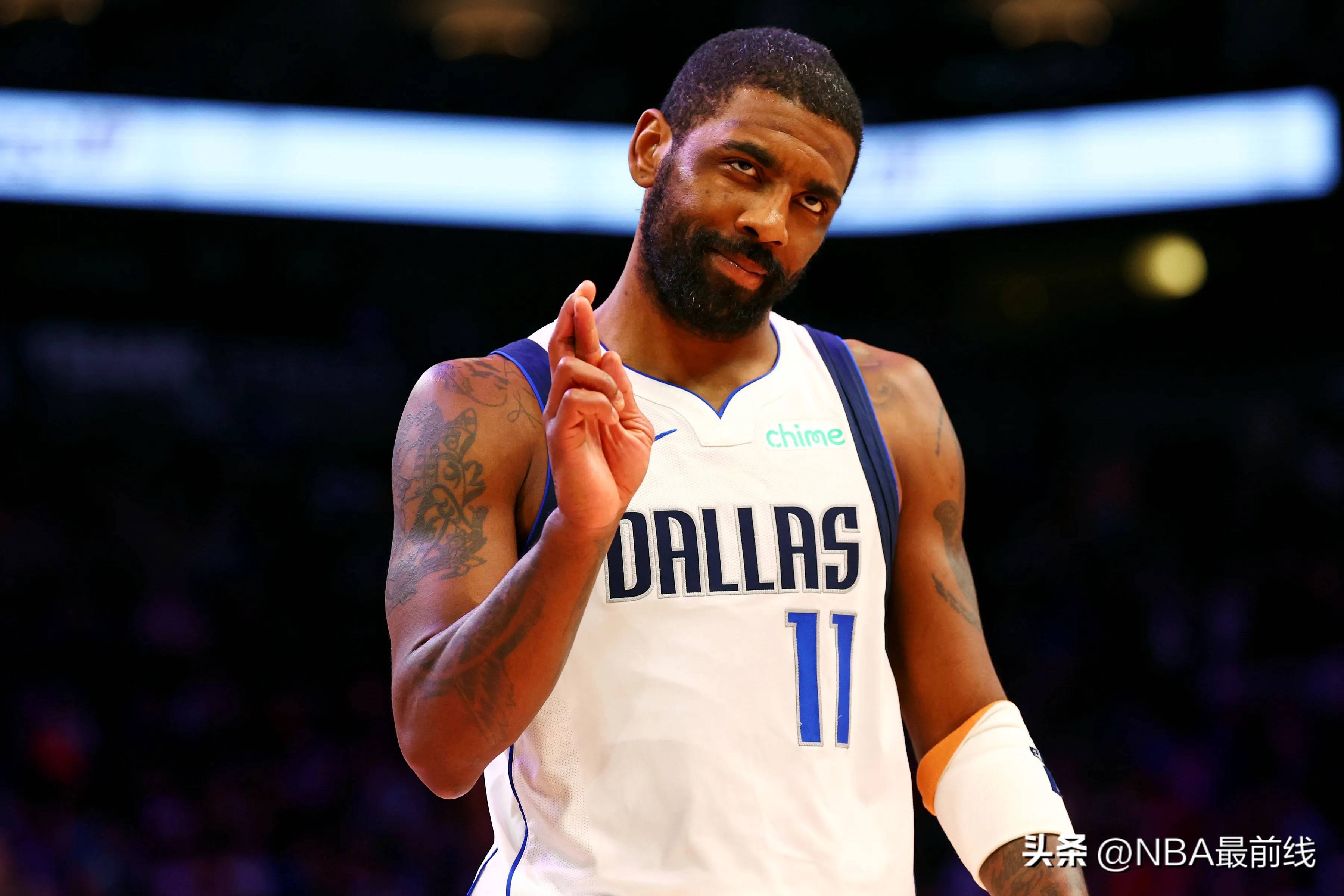 掘金约基奇豪取三双助球队连胜（约基奇砍下三双 率掘金延续连胜）