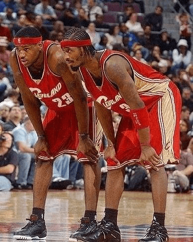 NBA球队战术解析：雄鹿防守策略调整,（NBA战术深析：雄鹿防守体系调整）