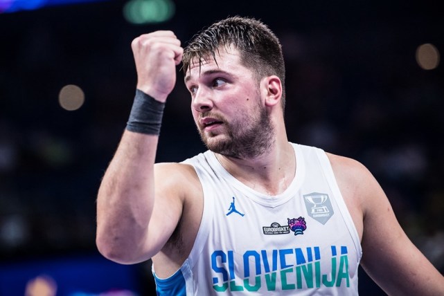 劳动1923主帅比赛中突发疾病去世，塞尔维亚足协发文致哀（劳动1923主教练比赛中突发疾病离世，塞尔维亚足协发文哀悼）